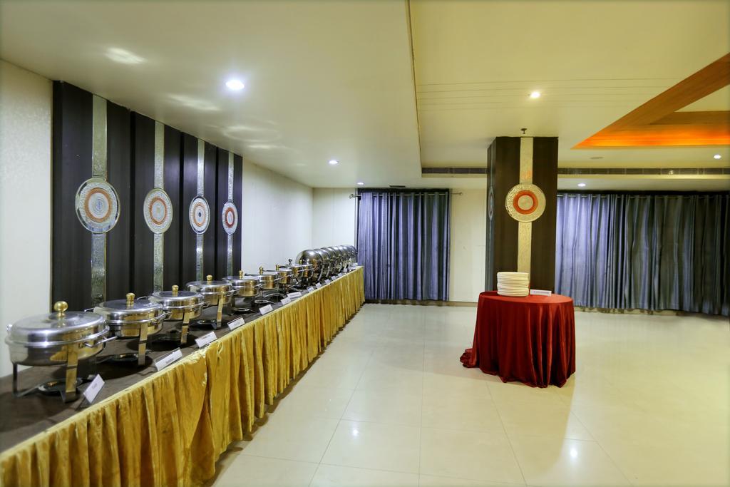 Hotel Sitara Grand Hyderabad Exteriör bild