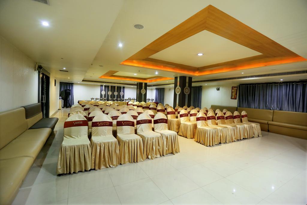 Hotel Sitara Grand Hyderabad Exteriör bild