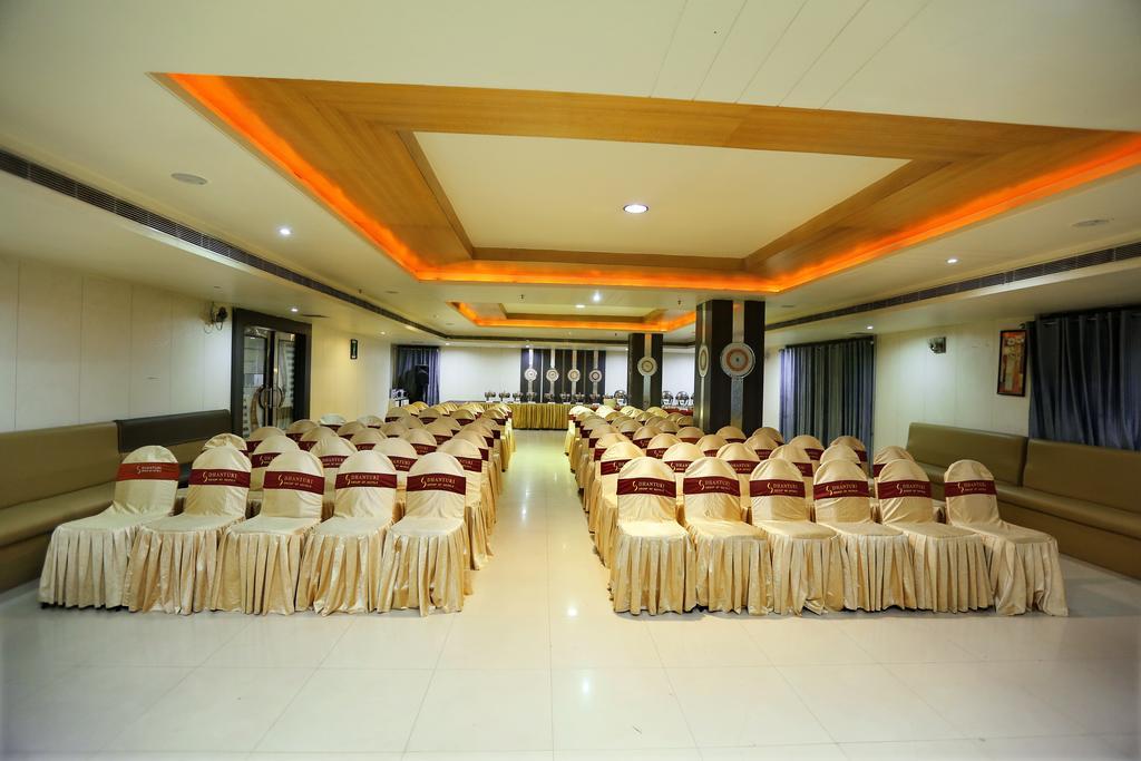 Hotel Sitara Grand Hyderabad Exteriör bild