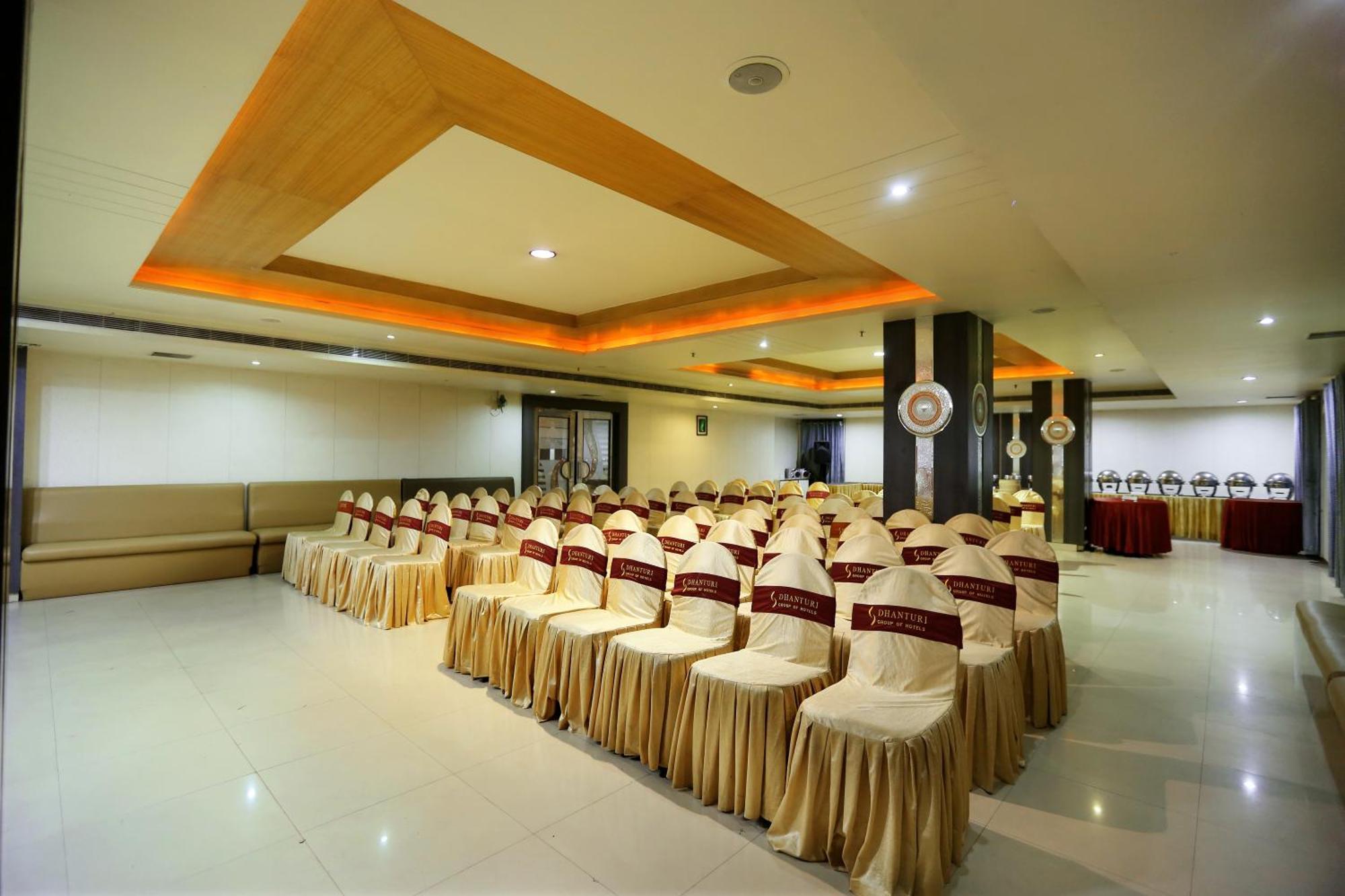 Hotel Sitara Grand Hyderabad Exteriör bild