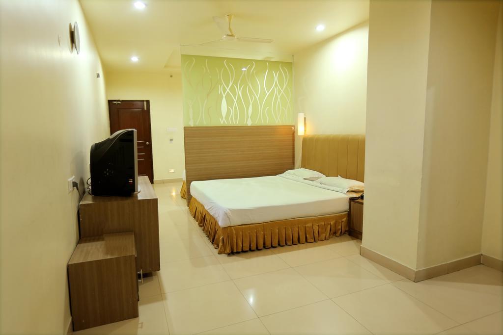 Hotel Sitara Grand Hyderabad Exteriör bild