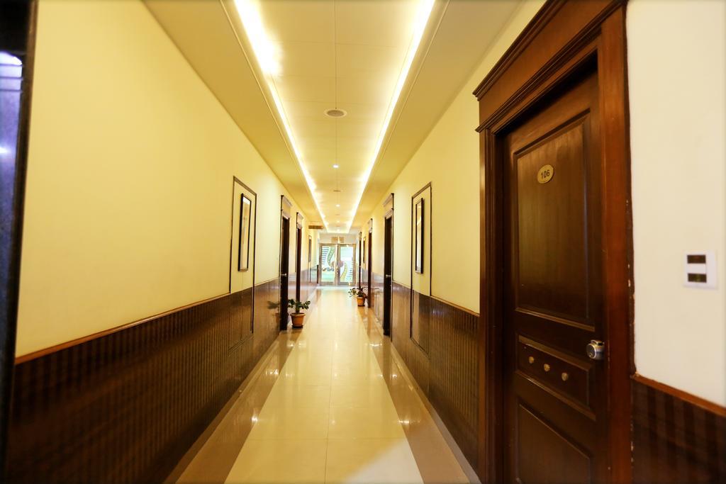 Hotel Sitara Grand Hyderabad Exteriör bild
