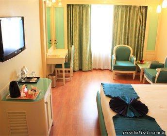 Hotel Sitara Grand Hyderabad Exteriör bild
