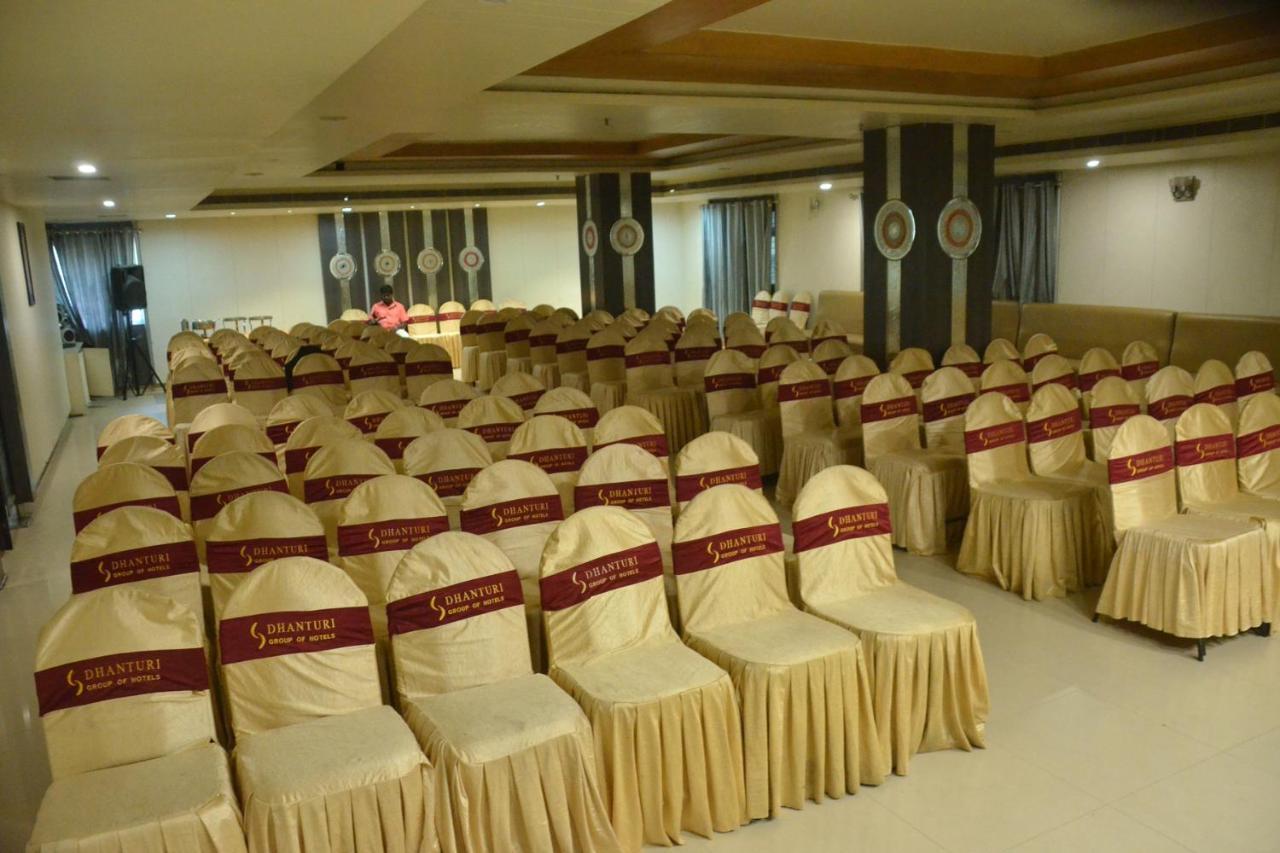 Hotel Sitara Grand Hyderabad Exteriör bild